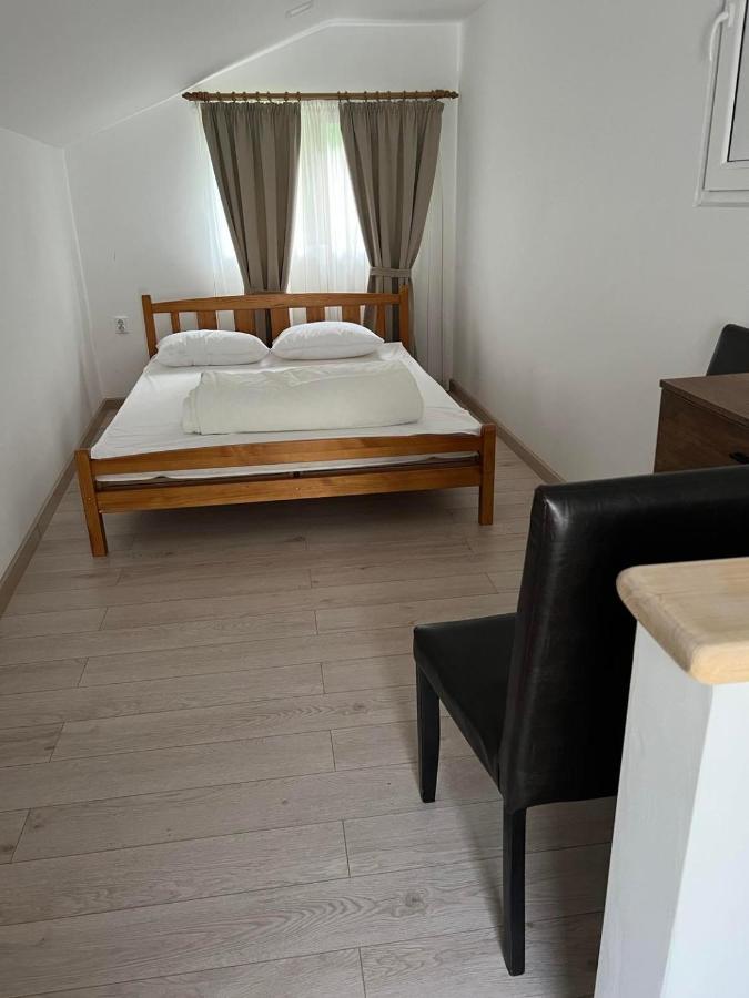 Casa Dintre Brazi * Hunedoara